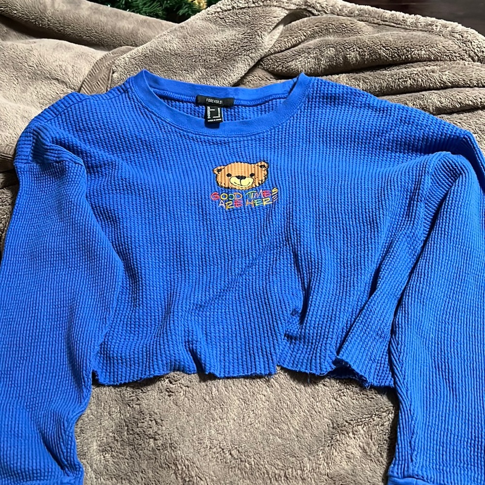 Forever 21 woman bear crop top graphic boxy tee  long sleeve in royal blue